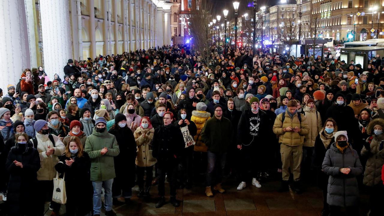 Russie Ukraine nouvelles : les Russes protestent contre l’invasion de Poutine malgré les craintes de la police secrète
