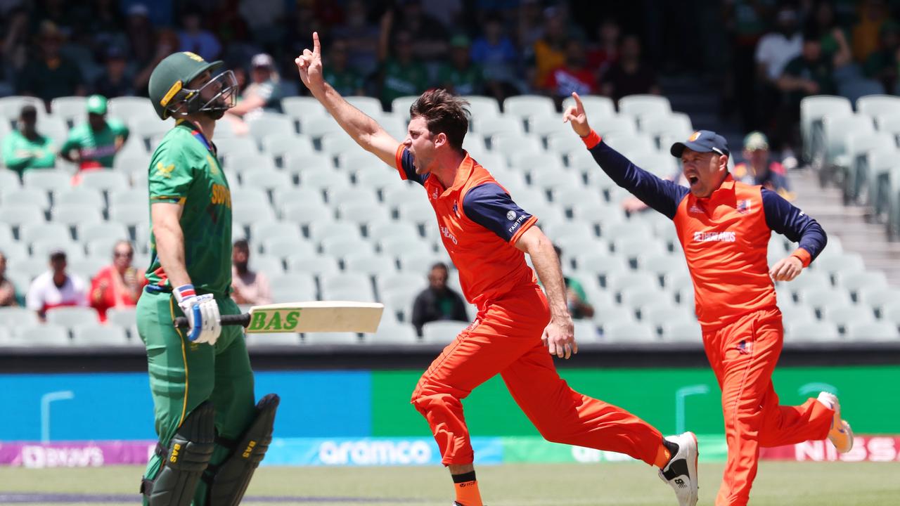 ADELAIDE, AUSTRALIA - NOVEMBER 06: Wayne Parnell of South Africa stands out for a duck Caught Scott Edwards and bowled Brandon Glover of the Netherlands during the ICC Men's T20 World Cup match between South Africa and Netherlands at Adelaide Oval on November 06, 2022 in Adelaide, Australia. (Photo by Sarah Reed/Getty Images)