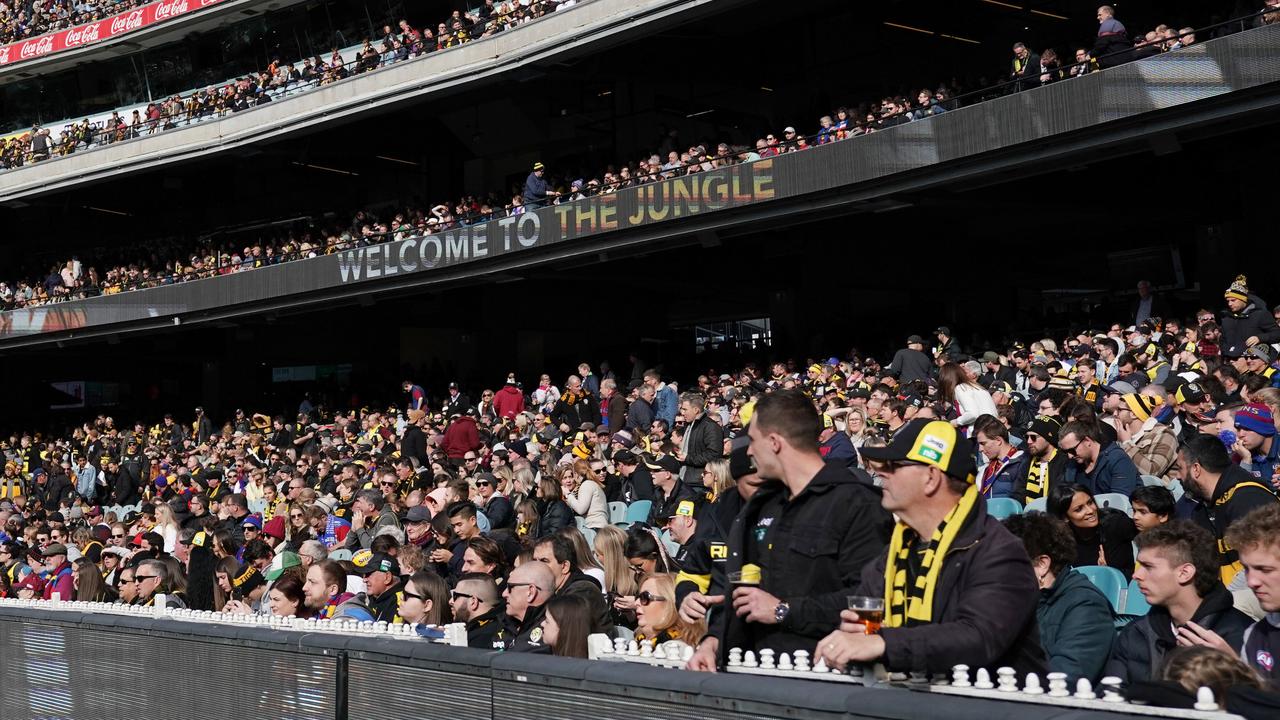 AFL hits milestone membership numbers as footy fans flock to sign up ...