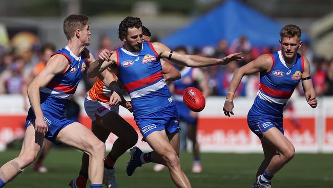 Marcus Bontempelli wins the ball out of the middle. Picture: Daniel Pockett/Getty Images