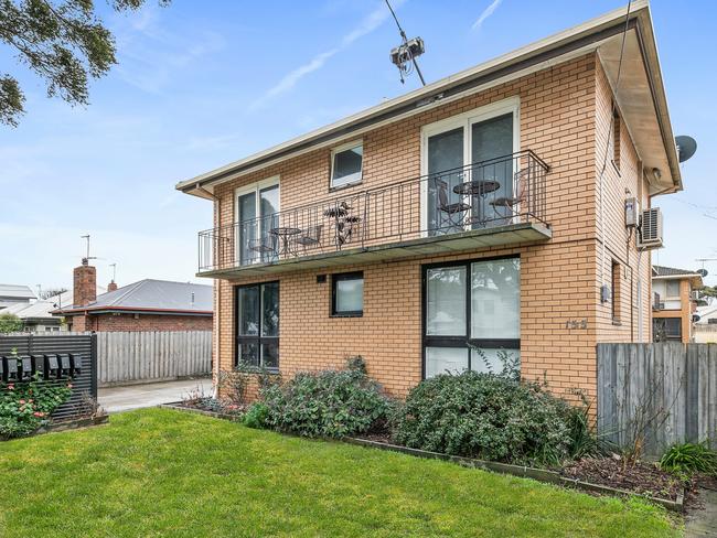 2/155 Verner St, Geelong sold for $282,000.