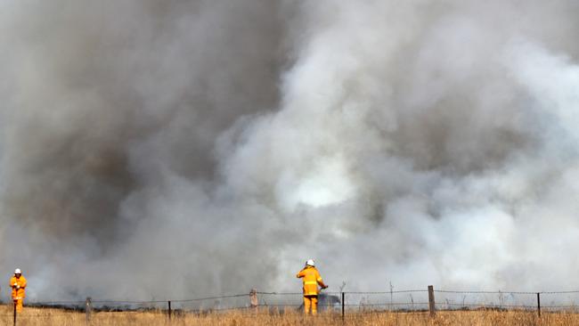 Firefighters brace for the worst as fires continue to burn in the Canungra and Sarabah regions. Picture: Nigel Hallett