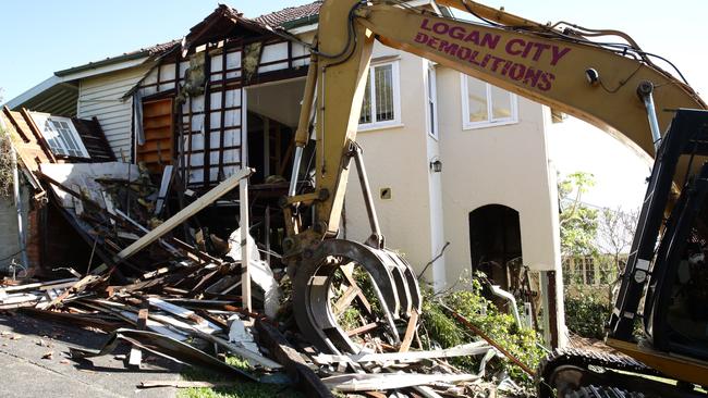 The demolition of 16 Rathdonnell Street, Auchenflower. Picture: Liam Kidston.