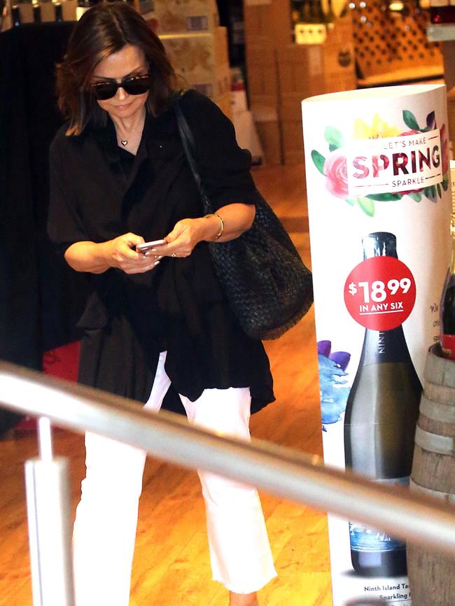 Lisa Wilkinson makes the most of her time off with a midday stop to the bottlo. Picture: DIIMEX