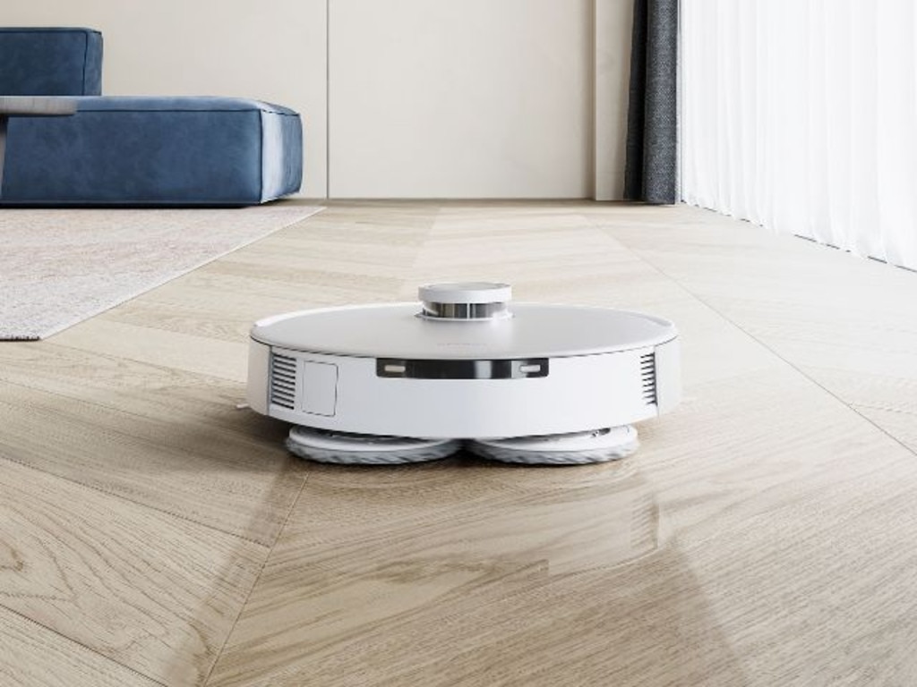 The DEEBOT T20 Omni automatically lifts mop pads off carpet. Picture: Ecovacs.