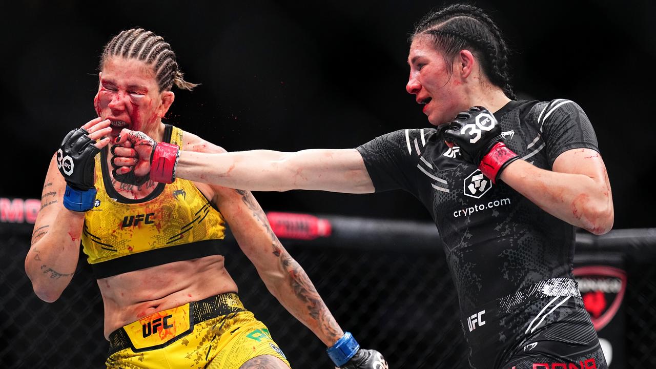 Irene Aldana of Mexico punches Karol Rosa of Brazil in a bantamweight fight Las Vegas. Picture: Chris Unger/Zuffa LLC via Getty Images