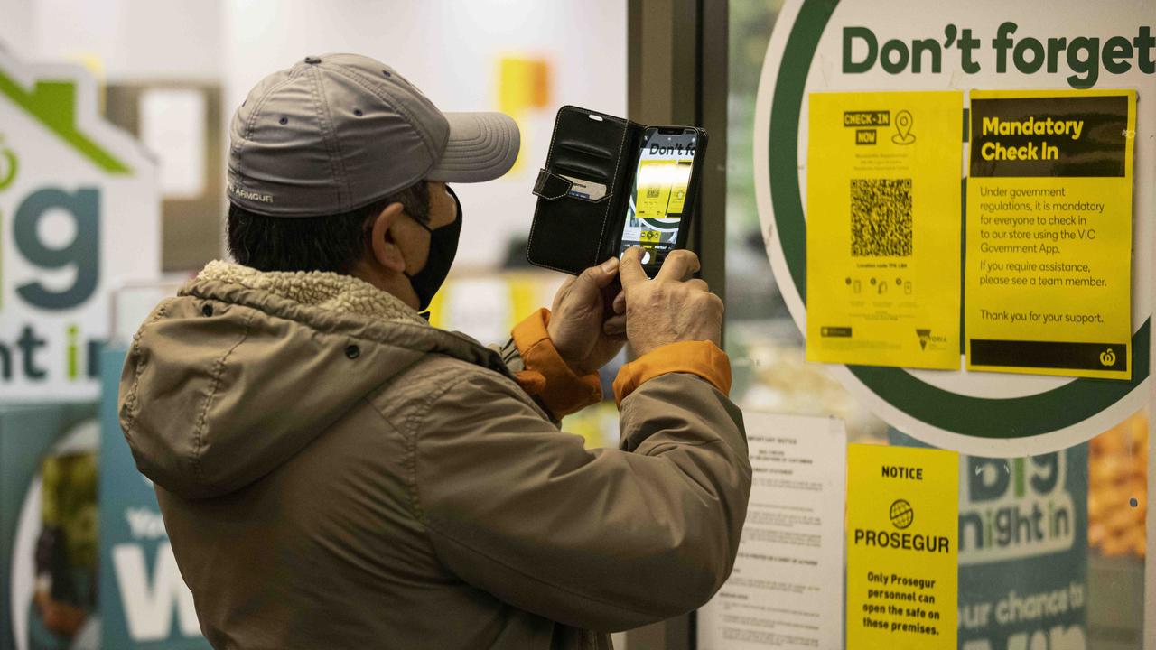 Both masks and check-ins are no longer required at supermarkets in NSW. Picture: NCA NewsWire / Daniel Pockett