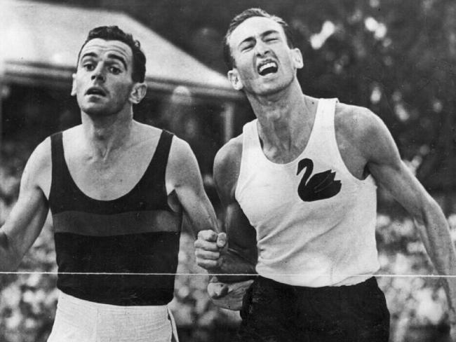 1958. Herb Elliott (right) just beats Merv Lincoln. Leederville Oval, Perth. Mervyn Lincoln.