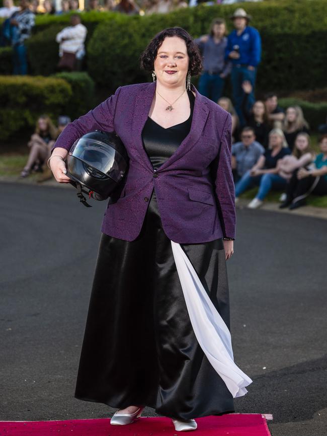 Annabelle Richmond arrives at Harristown State High School formal at Highfields Cultural Centre, Friday, November 18, 2022. Picture: Kevin Farmer