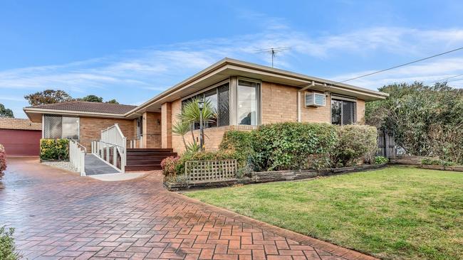 Five bidders battled it out for 7 Nhill Court, Dallas, in a midweek auction this week. It sold for $616,500.