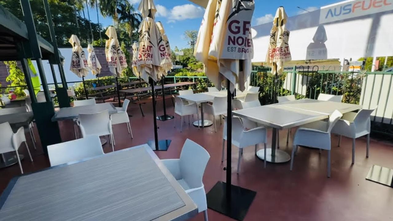 Virginia Tavern Darwin new deck