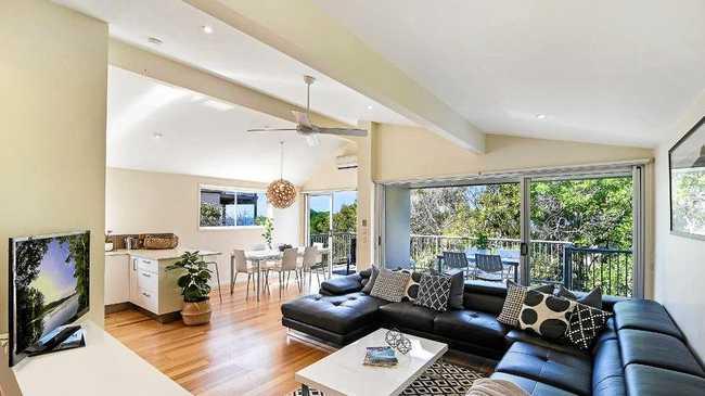 Sunshine townhouse with direct beach access