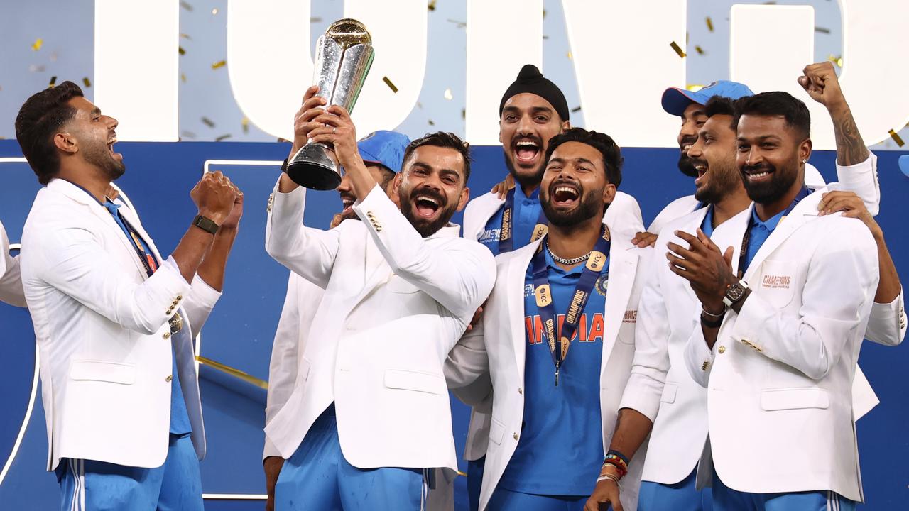 Virat Kohli lifts the ICC Champions Trophy. Photo by Francois Nel/Getty Images.