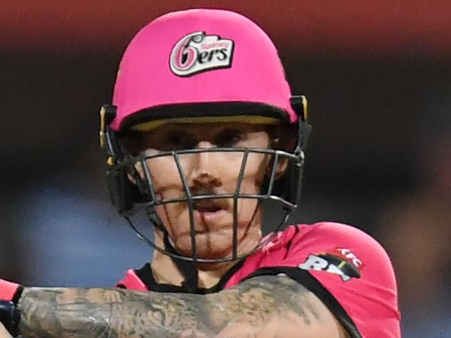 Nic Maddinson of the Sixers hits a four during the Big Bash League (BBL) cricket match between the Sydney Sixers and Melbourne Stars at the Sydney Cricket Ground (SCG) in Sydney, Tuesday, January 23, 2018. (AAP Image/David Moir) NO ARCHIVING, EDITORIAL USE ONLY