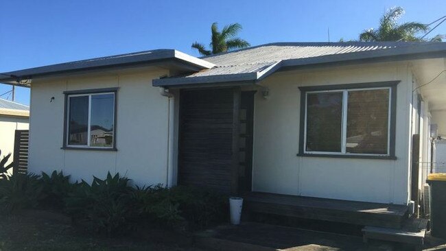 32 HART STREET SOUTH MACKAY QLD 4740. Two bedrooms, one bathroom. $290 p/wk