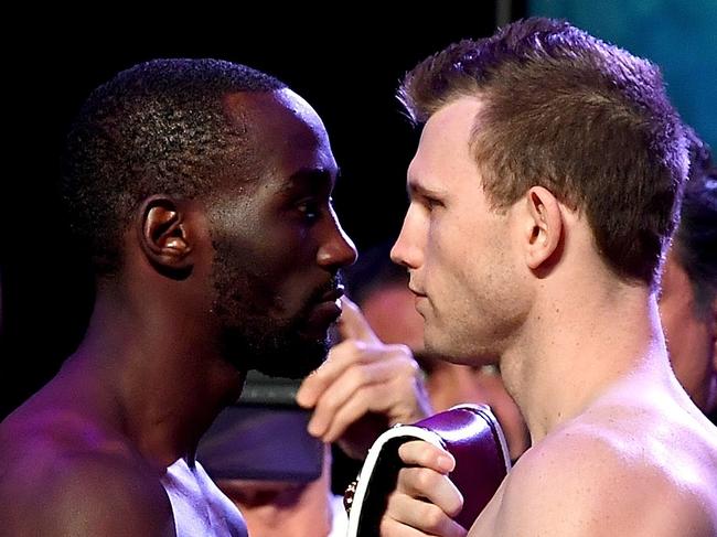 LAS VEGAS, NV - JUNE 08: Terence Crawford (L) and WBO welterweight champion Jeff Horn face off during their official weigh-in at MGM Grand Garden Arena on June 8, 2018 in Las Vegas, Nevada. Horn will defend his title against Crawford on June 9 at MGM Grand in Las Vegas.   Bradley Kanaris/Getty Images/AFP == FOR NEWSPAPERS, INTERNET, TELCOS & TELEVISION USE ONLY ==