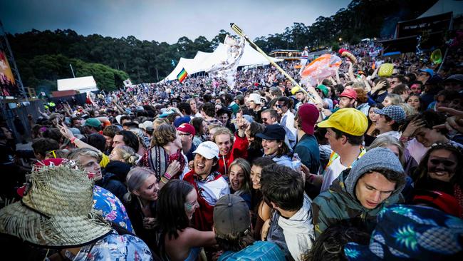 Lorne Falls Festival: New Year’s Eve 2017. Crowd for the Smith St Band. Picture: Nicole Cleary