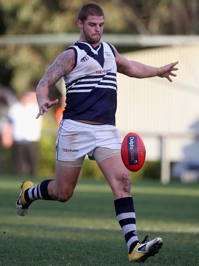 Cameron Cloke in action for Bundoora.