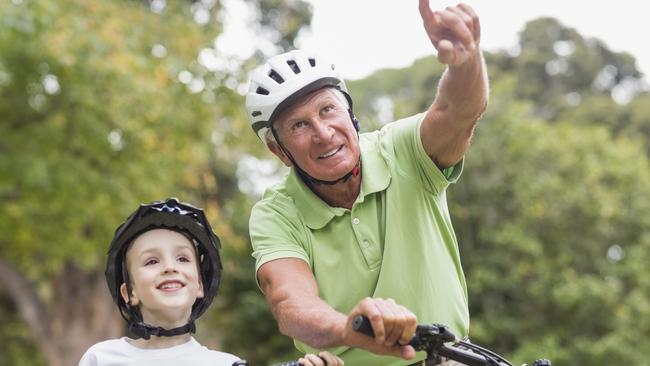 Gold Coast Mayor to urge State Government to relax helmet laws to help proposed bike hire scheme.