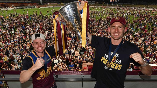 29/9/2024: Over 6000 Brisbane Lions fans greet their heroes after winning the AFL Grand Final yesterday, Springfield, Brisbane.