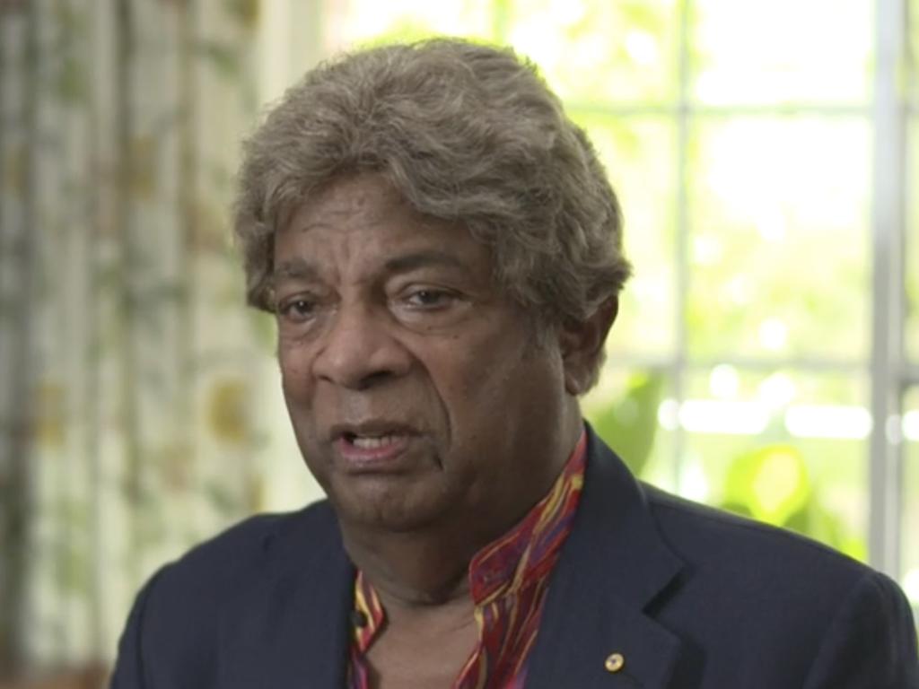 Kamahl says his addiction to social media could have been the cause of his marriage breakdown.