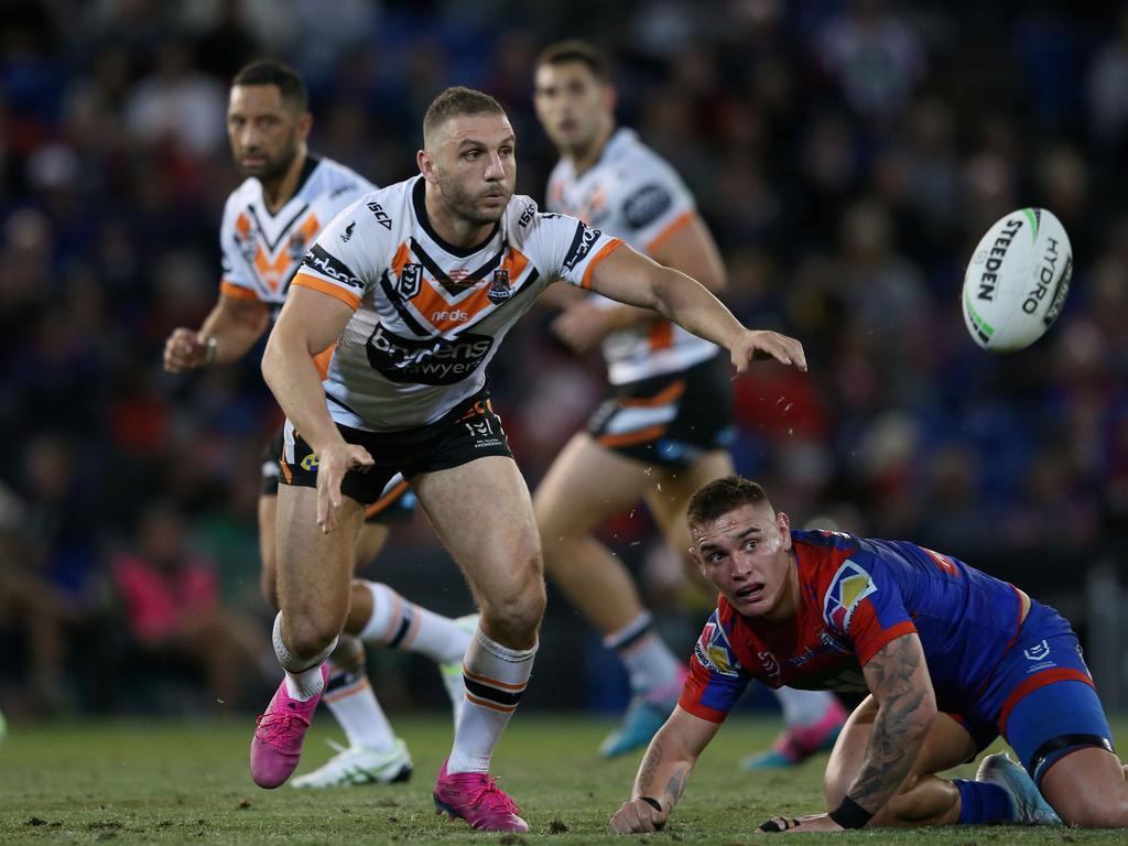 Wests Tigers tell Robbie Farah he can find new NRL club next season, NRL