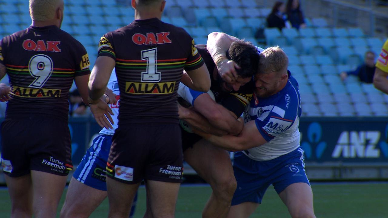 Luke Thompson makes contact with James Tamou's face