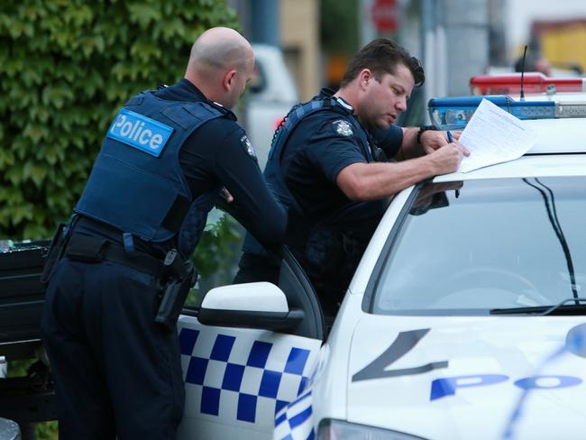 A fire overnight has claimed the life of a man who was in the residence part of Malvern Rd, South Yarra shop.