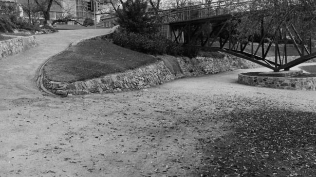 Junction of upper and lower track of path in the gay beat along Torrens River near the University of Adelaide.