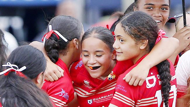 Centre: Scarlett Mahutariki from Tonga celebrates victory with her teammates.