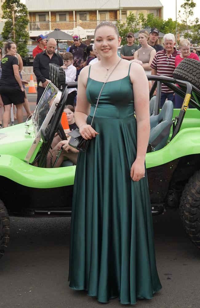 Sierah arriving at the 2023 Kingaroy State High School formal.