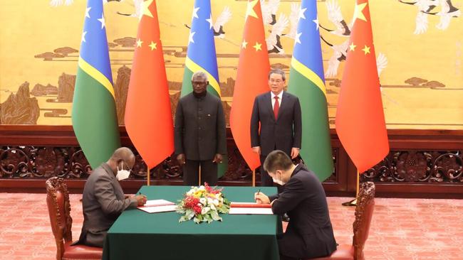 Mr Sogavare and Chinese Premier Li Qiang look on while ministers of both governments sign a Police Cooperation Plan.