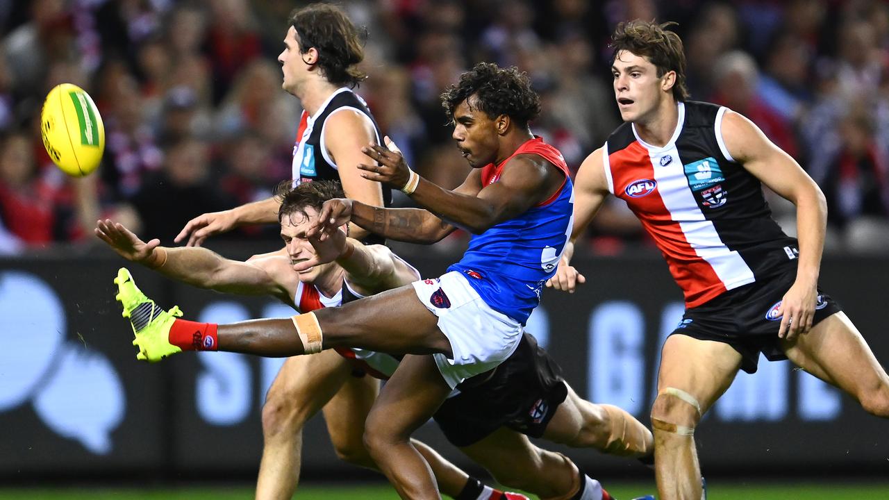 Kysaiah Pickett snaps at goal. Picture: Quinn Rooney/Getty Images