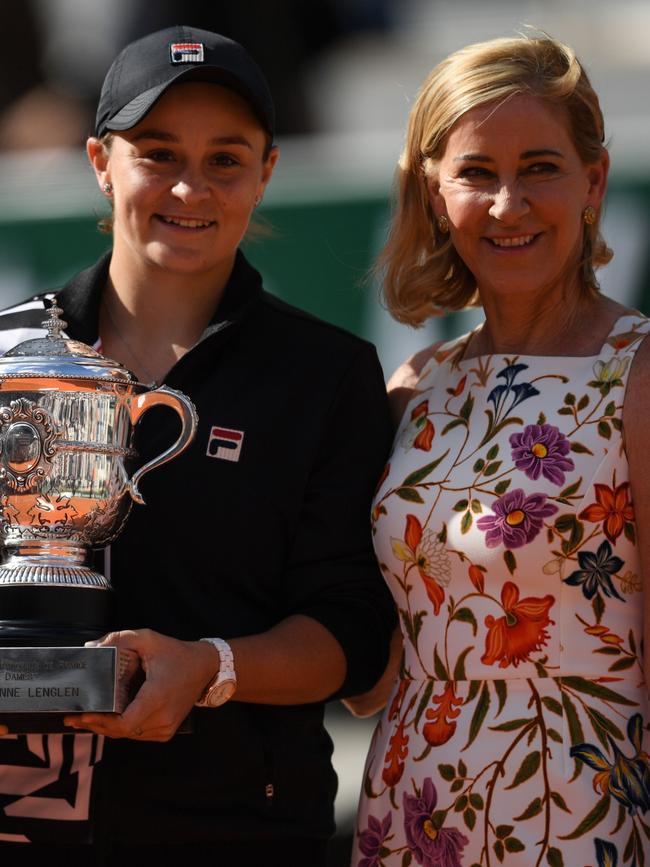 Evert with Ash Barty. Photo by CHRISTOPHE ARCHAMBAULT / AFP