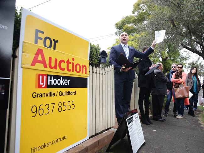Auctioneer Rob Travato. House sold at Auction in Kemp Street Granville. Real estate.