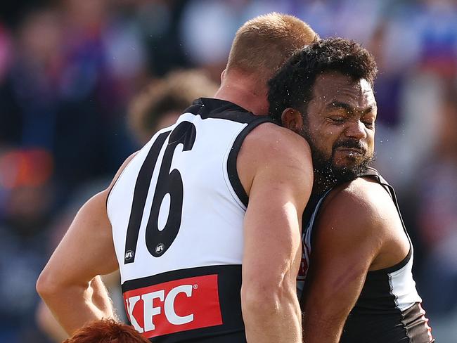 Ollie Wines and Willie Rioli collide in Ballarat. Picture: Morgan Hancock/Getty Images.