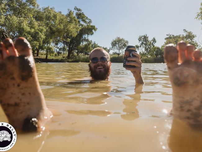 Day 6: Barcaldine to Hughenden — Was he dirty before he jumped in for a dip? Photo: BOX RALLIES