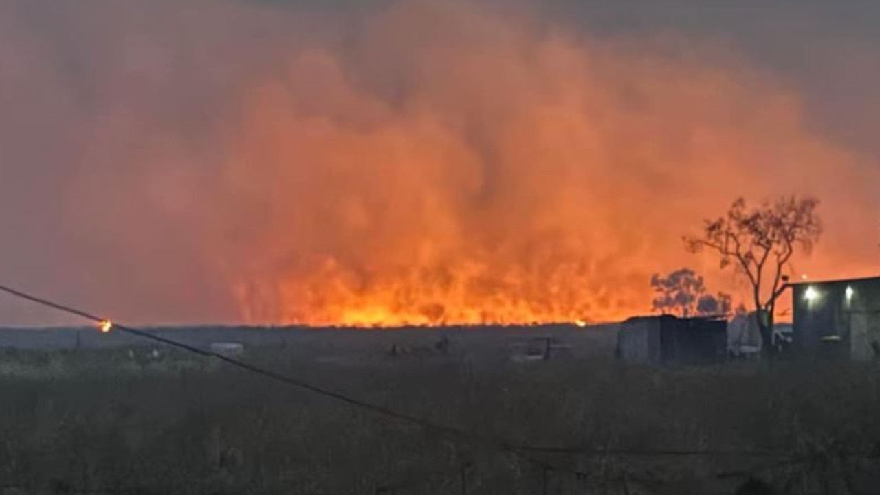 A bushfire cut power to the town of Dirranbandi on Tuesday night, forcing 600 residents to evacuate. Picture: Trek4Kidz