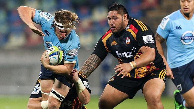 NEW PLYMOUTH, NEW ZEALAND - MAY 31: Michael Hooper of the Waratahs is tackled while Ben Tameifuna of the Chiefs looks on during the round 16 Super Rugby match between the Chiefs and the Waratahs at Yarrow Stadium on May 31, 2014 in New Plymouth, New Zealand. (Photo by Hagen Hopkins/Getty Images)