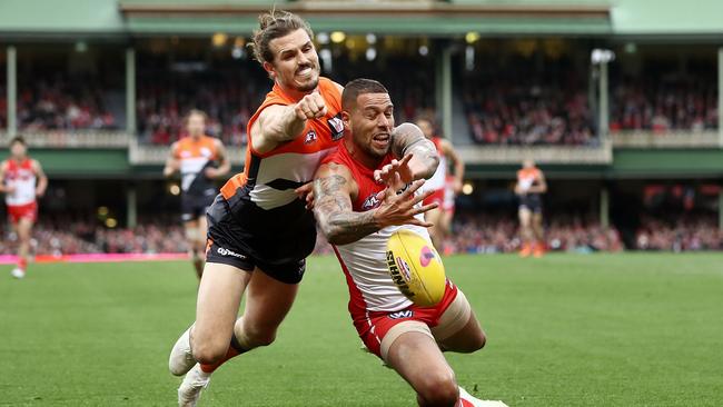 Giants’ captain Phil Davis owned Sydney goal machine Buddy Franklin. Picture: Getty Images