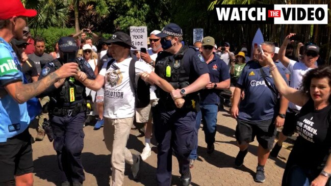 Thousands protest vaccinations, masks and lockdown in Brisbane