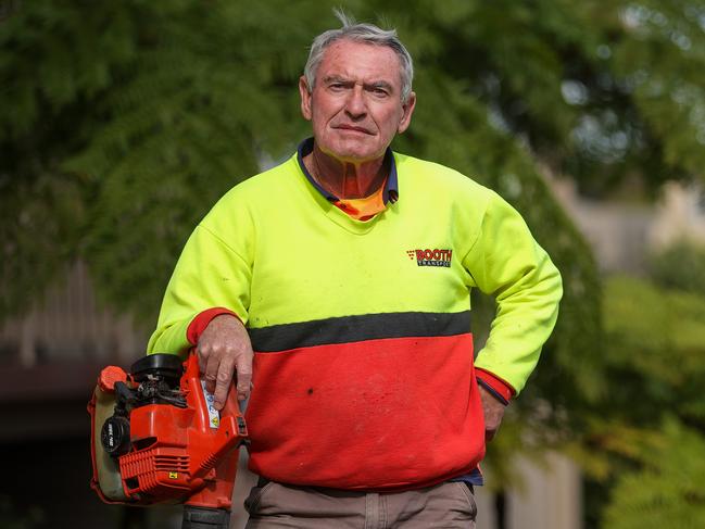 Winds of conflict: Bondi leaf blower war heats up