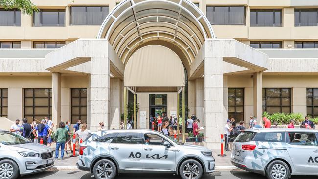 Australian Open staff and players line up to be tested after the hotel quarantine worker’s positive test. Picture: Getty Images