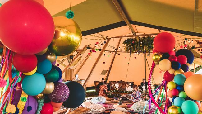 Rainbow knees up: Brody Grogan Photography
