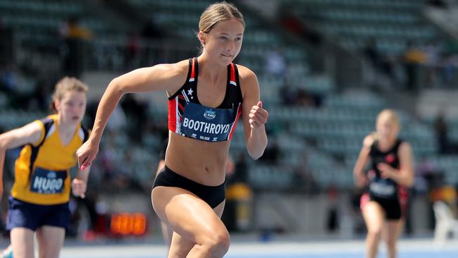 Ivy Boothroyd of Endeavour Sports running in a 400m race during 2021 NSW All Schools Championships at Sydney Olympic Park Athletics Centre.