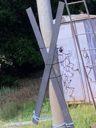 One of the last decommissioned signals the driver of the doomed Sydney-Melbourne train passed before it careered off the tracks.