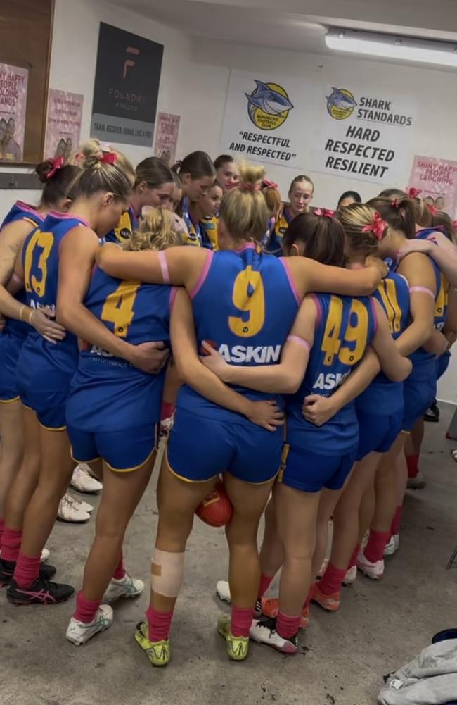 The Beaumaris players huddle before the game. Picture: Alison_R_Photography