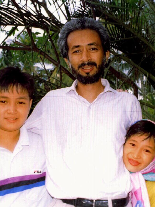 Raja Bahrin Shah with children Iddin and sister Shahirah in 1992.