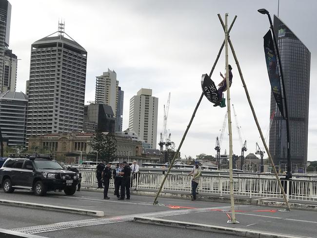 Ms Thompson and her tripod on Victoria Bridge