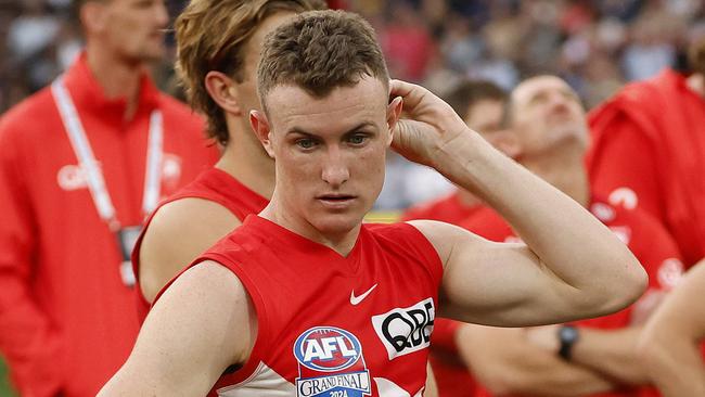 Sydney's Chad Warner and team after their loss after the 2024 AFL Grand Final between the Sydney Swans and Brisbane Lions at the MCG on September 28, 2024. Photo by Phil Hillyard(Image Supplied for Editorial Use only - **NO ON SALES** - Â©Phil Hillyard )